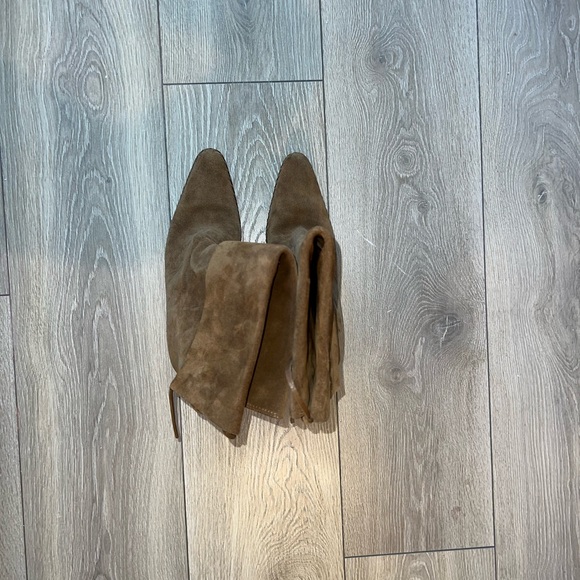 Gucci Pointed Toe Heeled Boots - Picture 2 of 7